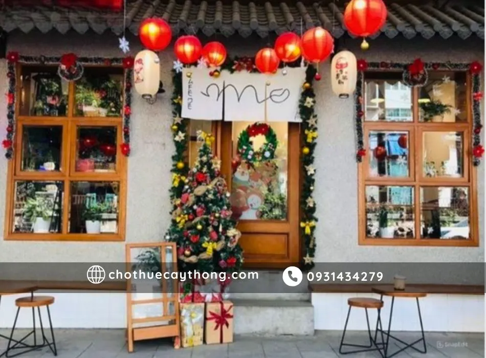 Hình ảnh Quán Cafe Noel: Gợi Ý Trang Trí Đón Giáng Sinh 2024